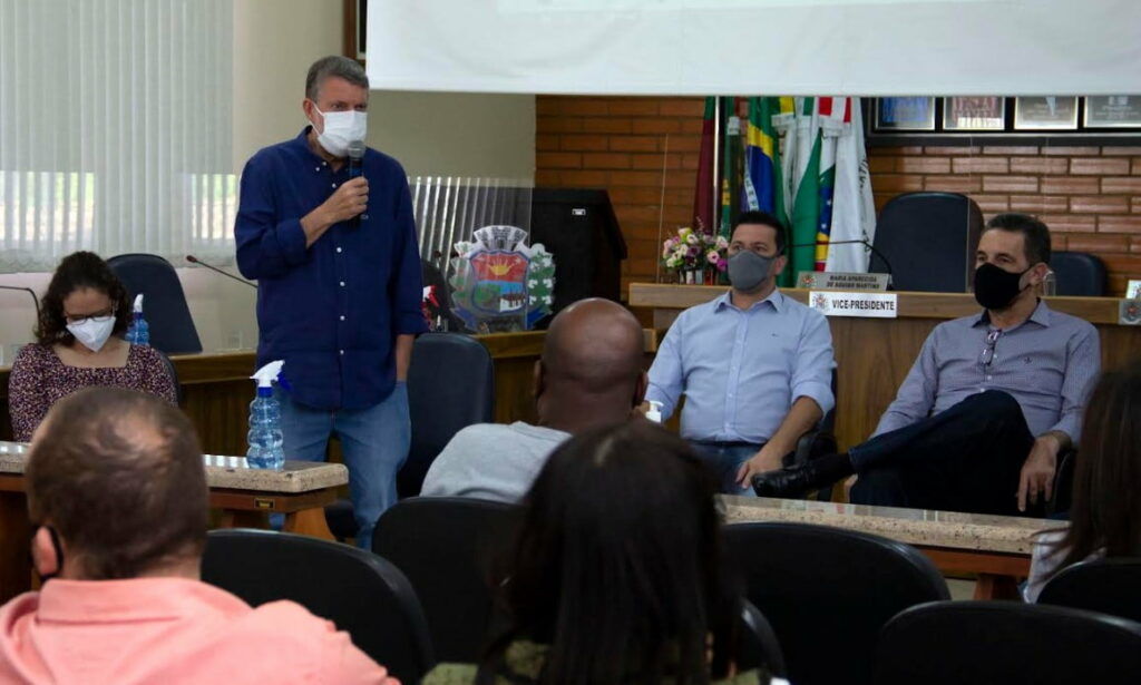 Paraíso do Norte lança Programa de Auxílio Emergencial 
                
                    Deputados Verri e Chiorato participaram do lançamento do Programa que vai ajudar 430 famílias com cinco parcelas de R$ 500,