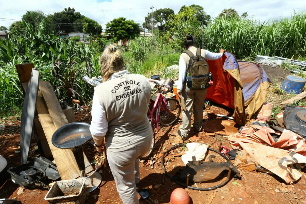 Paraná confirma mais de 9 mil casos de dengue em uma semana
                
                    Monitoramento do período epidemiológico com início em 28 de julho de 2019 totaliza hoje 35.853 casos confirmados da doença. A publicação anterior trazia 26.692. Aumentou também o número de cidades em epidemia, eram 78 na semana anterior e agora são 93.