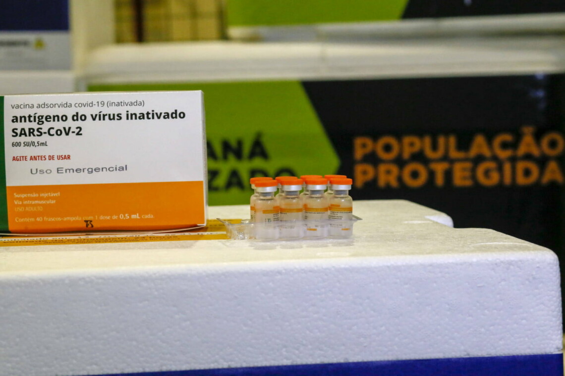 Paraná  distribui terceiro lote de vacinas contra a Covid-19
                
                    Doses serão encaminhadas para sete regionais de Saúde. O critério utilizado foi a proporção de profissionais e o comparativo em relação às doses já recebidas.