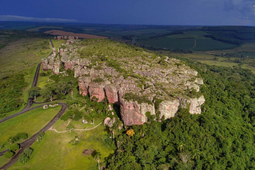 Parques Estaduais mantêm restrições de funcionamento
                
                    Fechamento nos fins de semana e horário reduzido durante a semana são algumas medidas adotadas pelo IAT, conforme determinações dos governos estadual e municipais. A medida atende o objetivo de conter a disseminação do coronavírus.