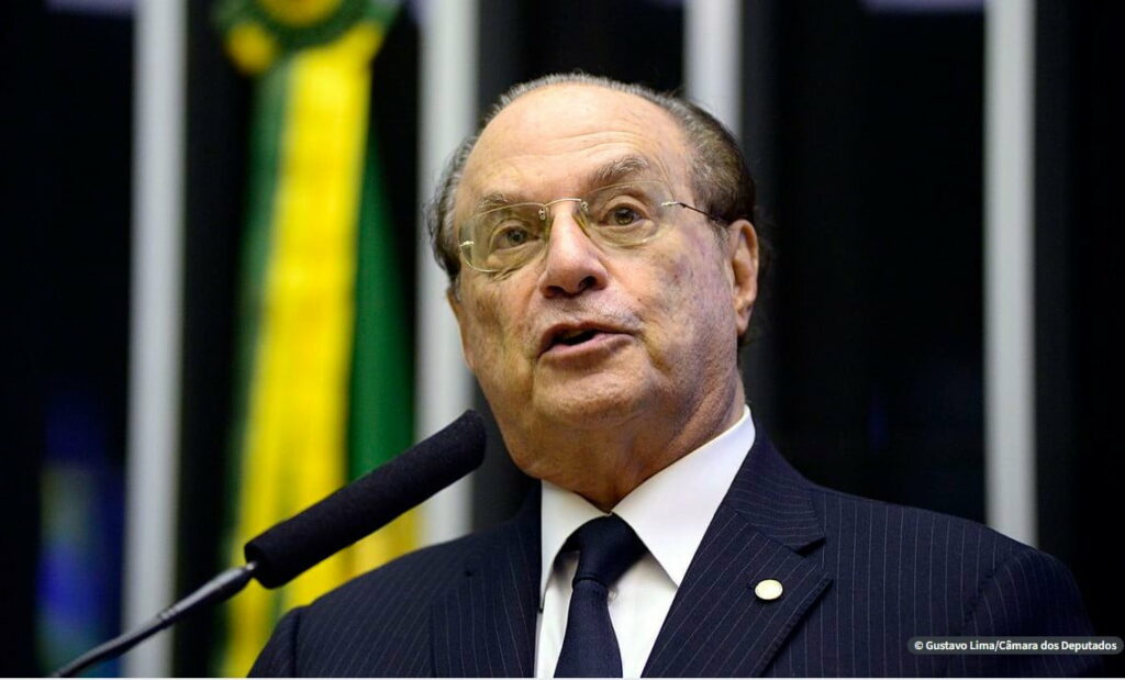 Paulo Maluf está internado com covid-19