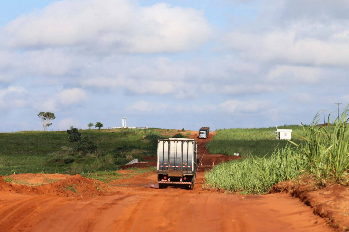 Pavimentação da Boiadeira é esperança de prosperidade para região Noroeste do Paraná
                
                    Obra será entre Porto Camargo e Umuarama. Melhoria encerra novela que se arrasta há anos e será realizada com investimento de Itaipu Binacional, viabilizado pelo Governo do Estado.