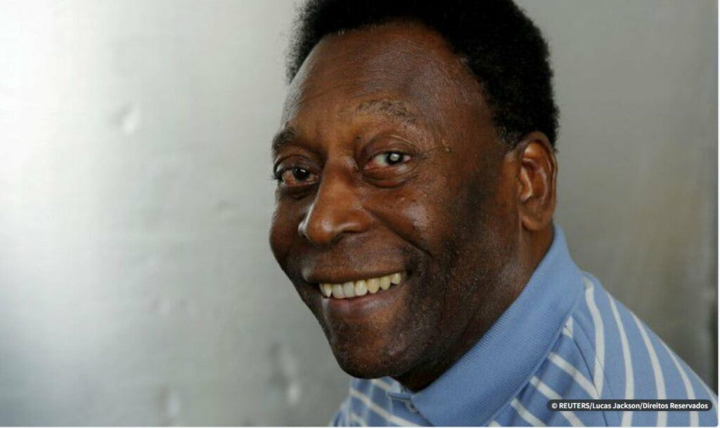 Pelé volta a ser internado para seguir tratamento de tumor