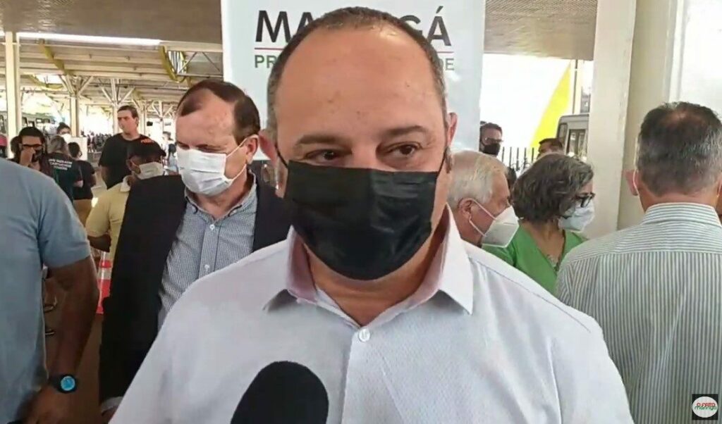 "Perspectiva é de reduzir ainda mais a tarifa da TCCC; Câmara vai trabalhar para isso", diz Alex Chaves (MDB) - líder o Executivo na Câmara 
                
                    Vereador participou da cerimônia de sanção da Lei que reduziu a tarifa a R$ 4.