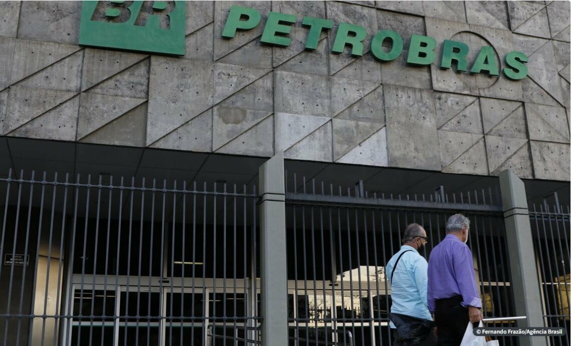 Petrobrás anuncia redução do preço da gasolina A para distribuidoras