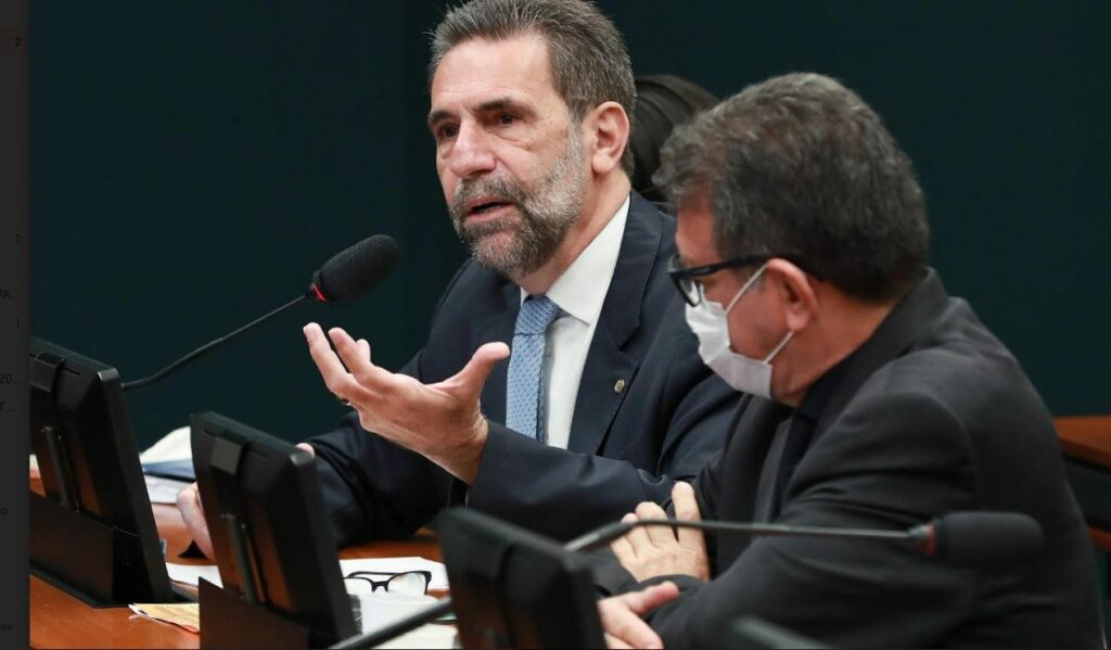 "Política de preços da Petrobras vai quebrar a economia do país", afirma deputado federal Enio Verri (PT)
                
                    Em audiência pública sobre preços dos combustíveis, o deputado federal Enio Verri enfatizou as consequências negativas da dolarização nos valores que chegam ao consumidor