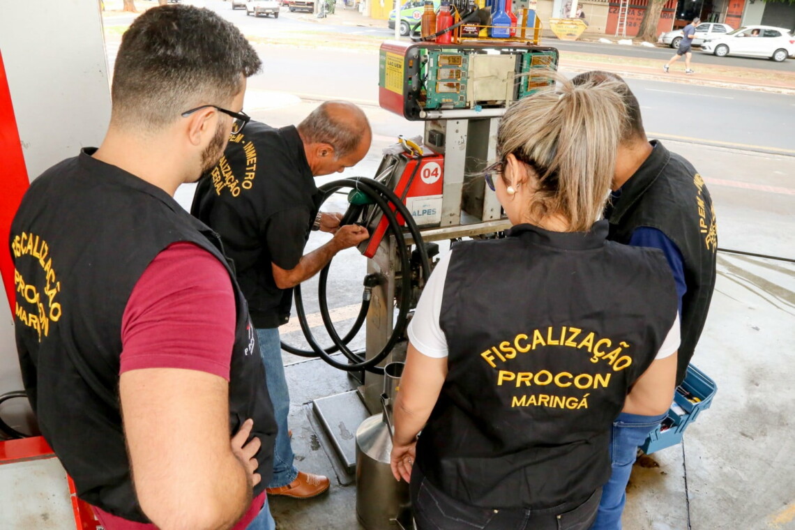 Procon lacra bomba de posto de combustível em Maringá. Consumidor perdia 180 ml por litro.  *ERRATA publicada pela assessoria de imprensa da Prefeitura de Maringá:   a perda de combustível é de 9 ml por litro