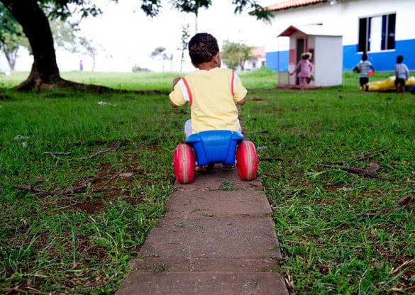 Projetos na ALEP propõem um programa de Auxílio aos órfãos de Pandemia 
                
                    Estima-se que o Brasil tem um órfão a cada 5 minutos, e esse número pode passar de 130 mil crianças e adolescentes que perderam os pais na pandemia.