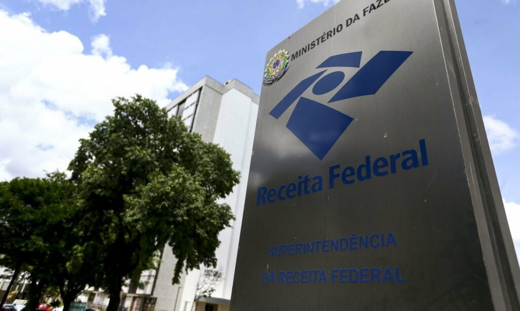 Receita começa a receber nesta segunda declarações do Imposto de Renda
                
                    Quem entregar no início do prazo terá prioridade na restituição