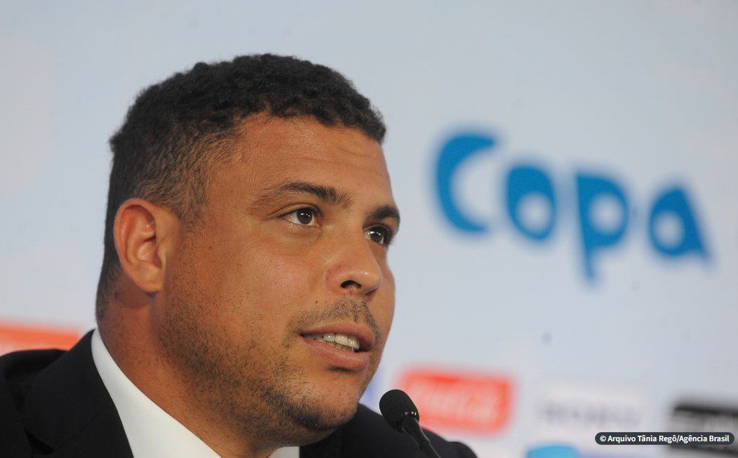 Ronaldo Fenômeno anuncia a compra do Cruzeiro
                
                    Ex-jogador poderá ser dono de 90% das ações da recém-criada sociedade