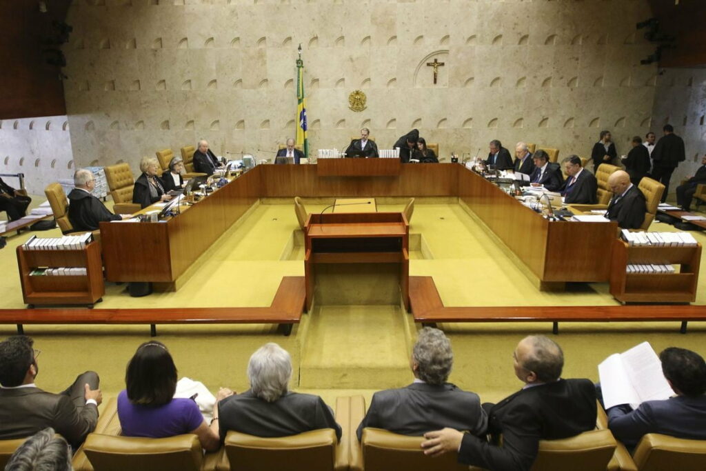 STF suspende julgamento de prisão após condenação em segunda instância. Com placar em 4 x 3 a favor da medida sessão será retomada em novembro