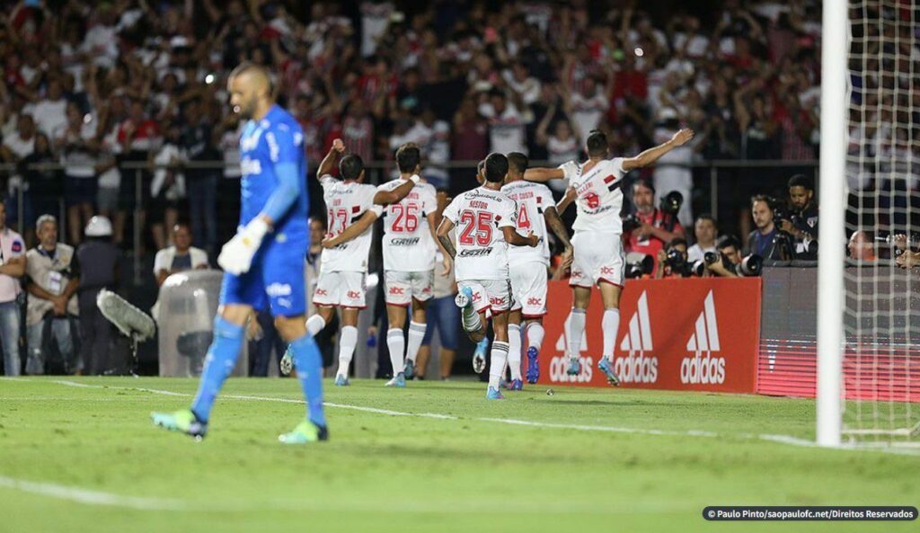 São Paulo abre boa vantagem sobre o Palmeiras na final do Paulista
                
                    Jogando no Morumbi, Tricolor derrota Verdão por 3 a 1