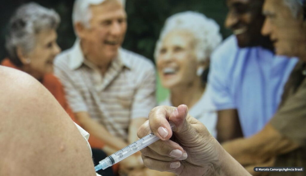 Saúde recomenda segunda dose de reforço para idosos acima de 80 anos