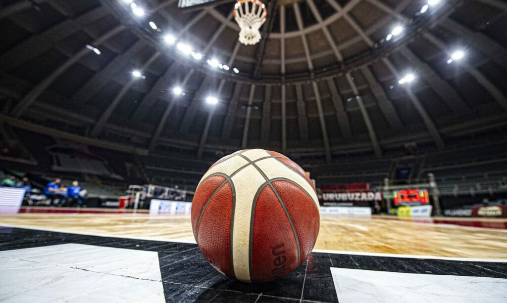 Surto de COVID adia partida do Flamengo na Champions
                
                    Principal torneio de clubes do basquete sul-americano retorna em março