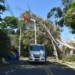 Tempestade derrubou 122 postes em Maringá. 14 mil domicílios restam sem energia