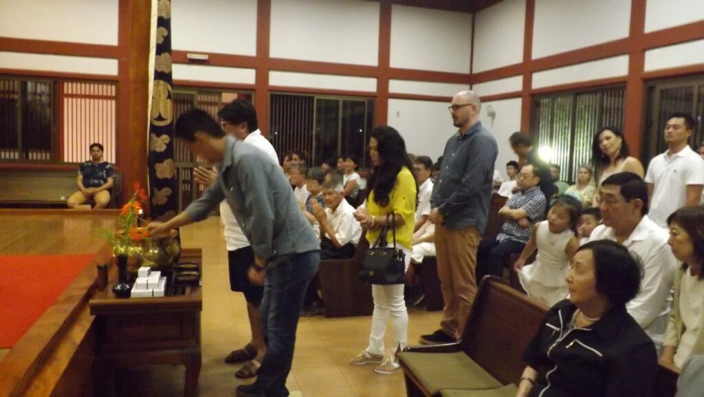 Templo Budista Jodoshu Nippakuji de Maringá convida toda a população para a Cerimônia Memorial Gyoki-e  que este ano acontece on-line
                
                    Em homenagem ao Mestre Fundador da Doutrina no Japão, Honen Shonin.