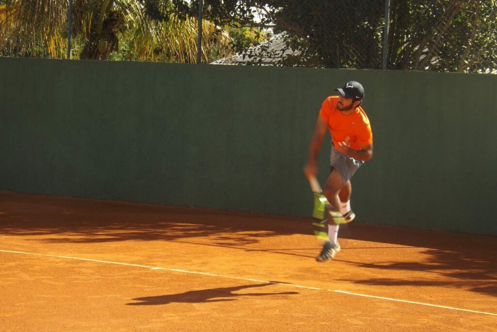 Tênista Edinei Sousa - E7 Tênis, vence Copa Certezza em Maringá 
                
                    O atleta atualmente ensina Tênis na E-7