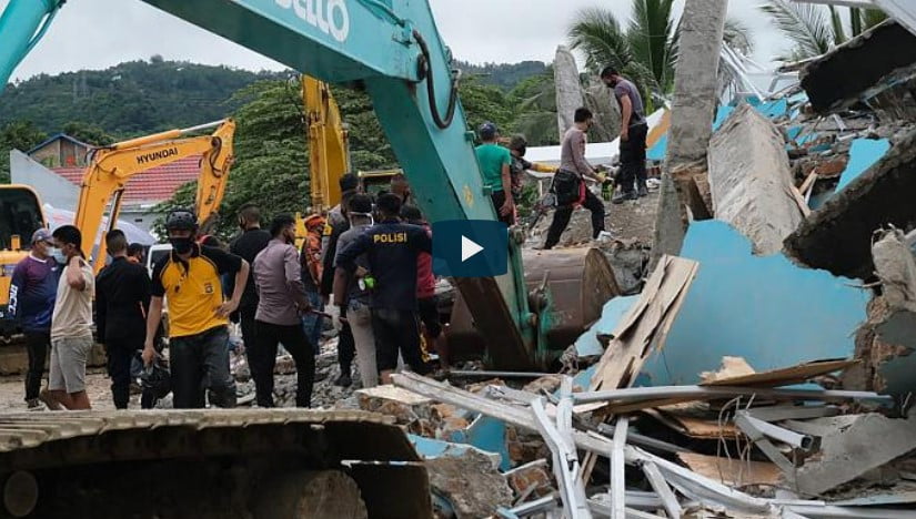 Terremoto causa desabamento de hospital na Indonésia 3