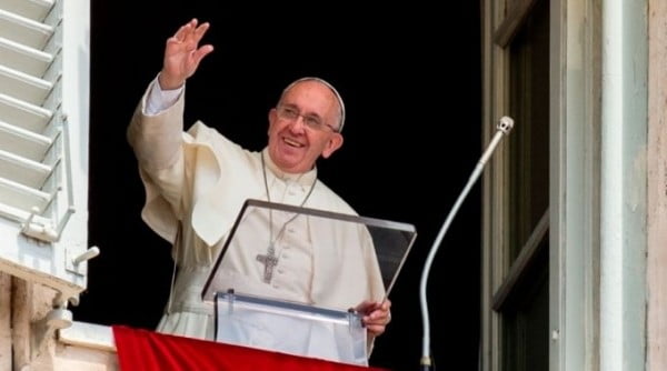 VATICANO: Papa Francisco reza pelos migrantes mortos em ataque aéreo na Líbia