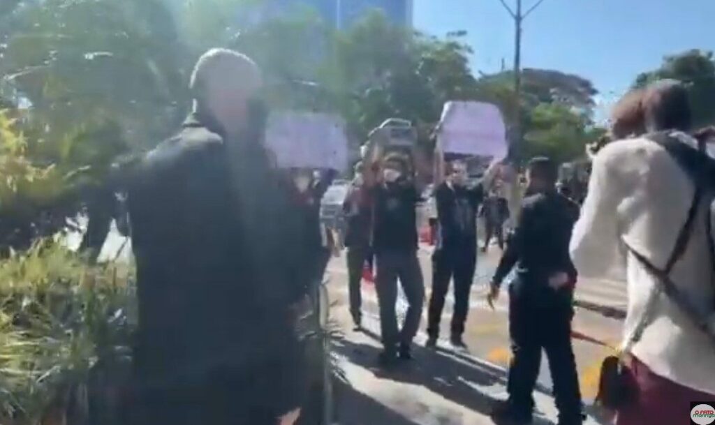 VIDEO: Protestos contra cortes na Educação Pública marcam passagem do Ministro da Educação em Maringá