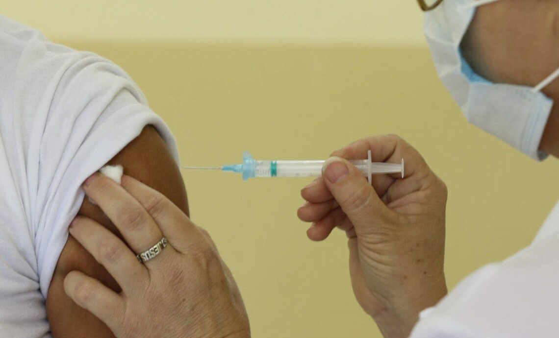 Vacinação em Maringá retorna na segunda-feira, 27