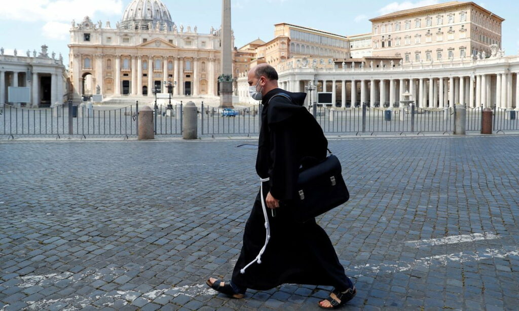 Vaticano planeja campanha de vacinação rápida contra a covid-19 2