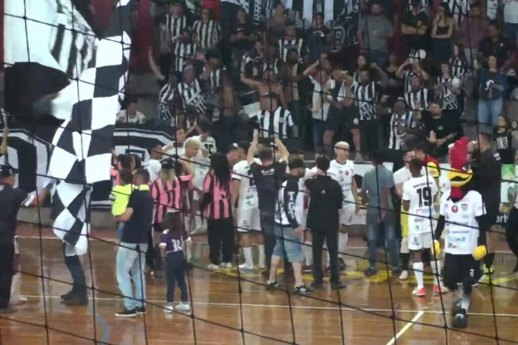 FUTSAL: Com milagre do goleiro Carlos e 4 gols de Tocha, Grêmio bate o Palotina e avança na Série Bronze 2