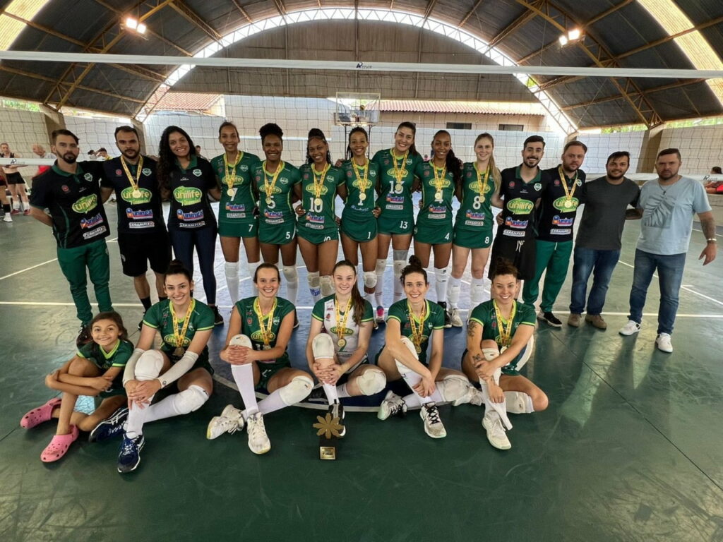 Vôlei Maringá apresenta equipe para Superliga 2022/2023