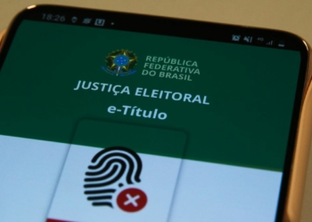 É FALSO que TSE proibiu eleitor de levar celular e de usar o e-Título na eleição