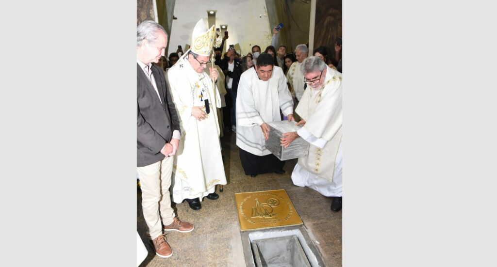 Catedral deposita cápsula do tempo que será aberta em 2071 1