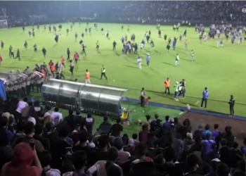 Mais de 120 mortos em jogo de futebol na Indonésia