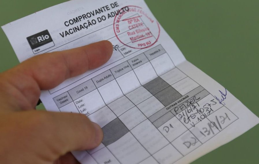 USP remove notas de alunos que não comprovaram vacinação contra covid