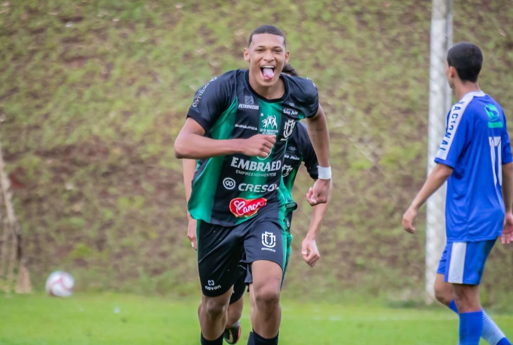 FUTEBOL: MFC Dogão negocia jogador de 17 anos com o Athletico Paranaense