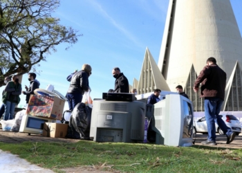 Prefeitura coleta resíduos e roupas com mutirão neste domingo, 23
