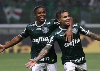 Palmeiras celebra título Brasileiro com goleada sobre o Fortaleza