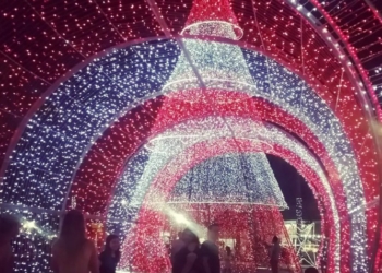 Avenidas da cidade já estão iluminadas para o Natal da Maringá Encantada 2022