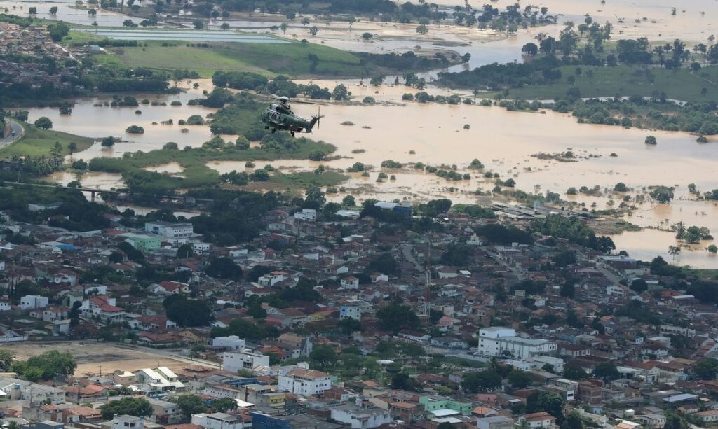 Brasileiro já pode receber alertas de desastres naturais por WhatsApp 1