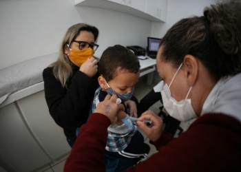 Maringá amplia vacinação contra a Covid-19 para bebês de 6 meses a 2 anos com comorbidades