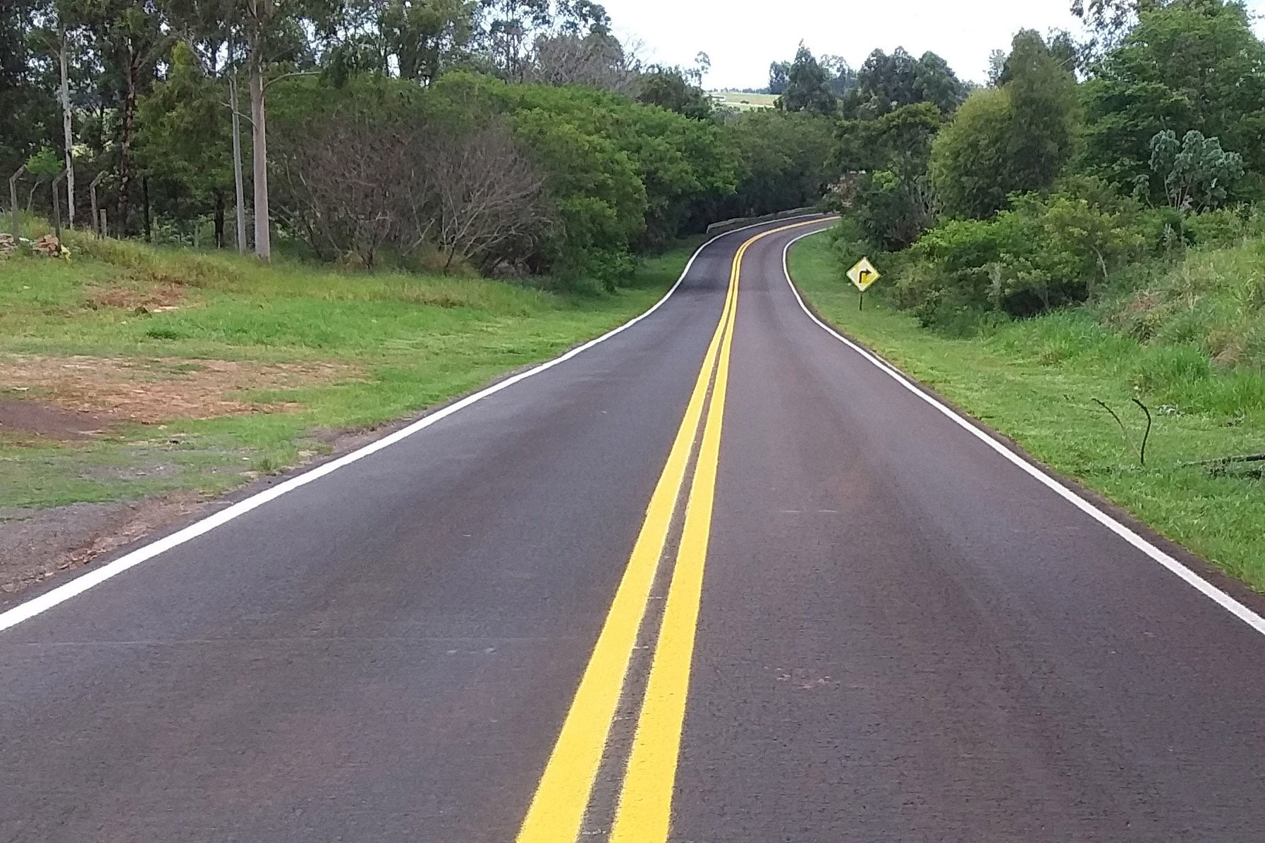 DER-PR reforça sinalização em rodovia entre Campo Mourão e Araruna