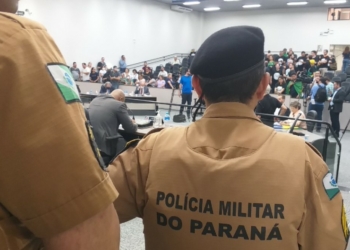 LEGISLATIVO: Protestos e presença da PM marcam sessão que aprovou aumento de subsídios e do número de vereadores em Maringá