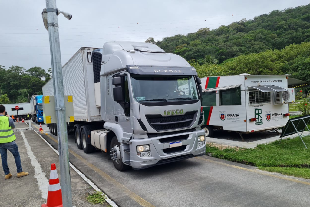 DER/PR reforça restrições de horários e porte de veículos no ferry boat de Guaratuba