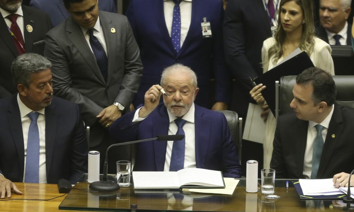 O presidente eleito do Brasil, Luiz Inácio Lula da Silva, durante seu discurso na cerimônia de posse no Congresso Nacional