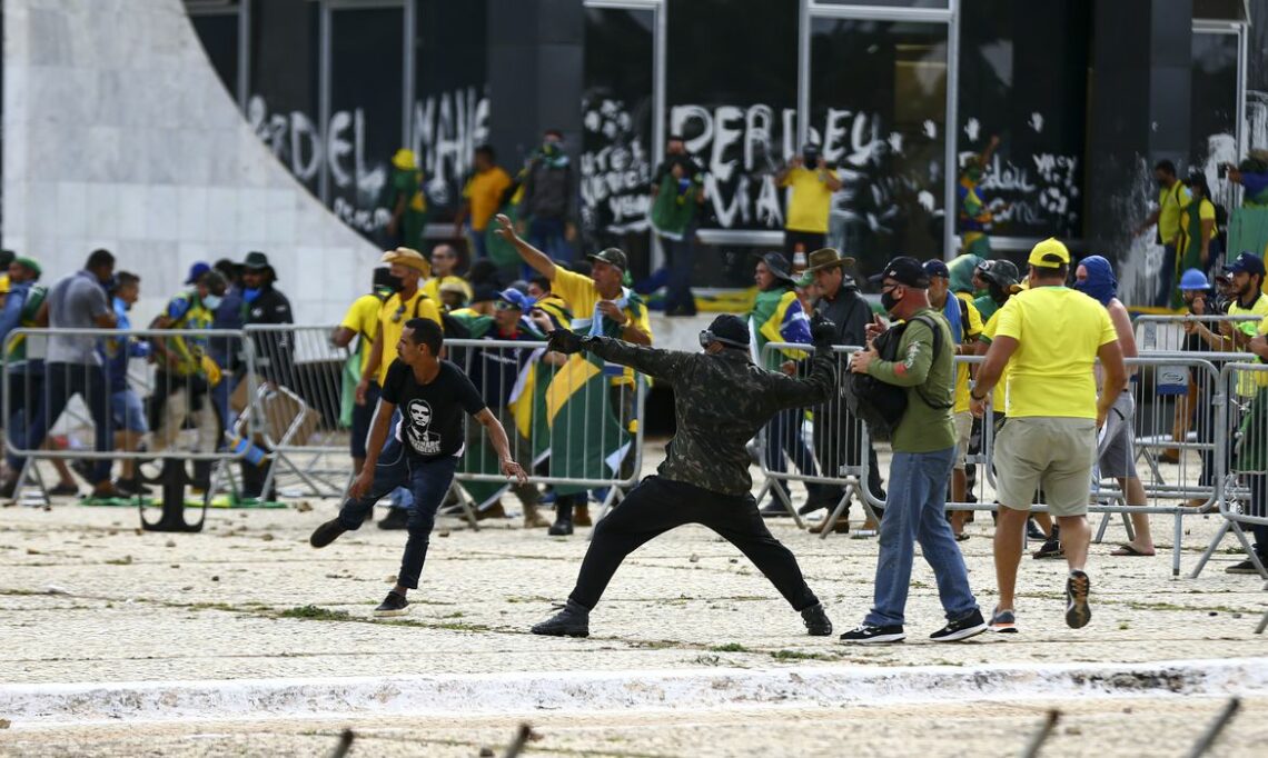 Manifestantes invadem Congresso, STF e Palácio do Planalto. FOTO: Marcelo Camargo/Agência Brasil