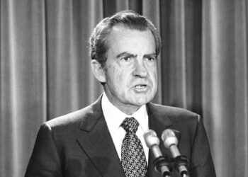 FOTO: euronews - Richard Nixon, ex-presidente dos EUA, obrigado a demitir-se por causa do escândalo Watergate