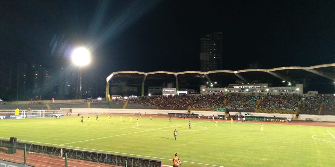 Mais de 5 mil torcedores no Willie Davids nesta quarta-feira. foto: Grupo whatsapp Futebol Maringaense
