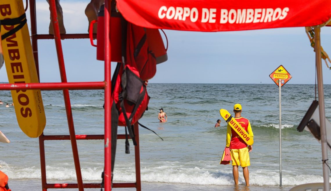 Corpo de Bombeiros faz 1.264 salvamentos na água durante o Verão Maior Paraná nas praias
Foto: Roberto Dziura Jr/AEN