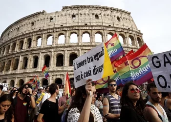 Comunidade LGBTQ+ acusa governo de Meloni de discriminação  - FOTO - frame euronews