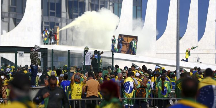 Manifestantes invadem Congresso, STF e Palácio do Planalto. foto:  Marcelo Camargo/Agência Brasil