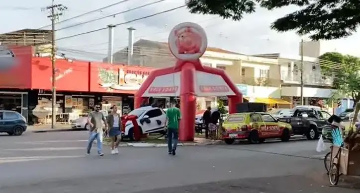 O canteiro central da avenida das Palmeiras tomado por infrações