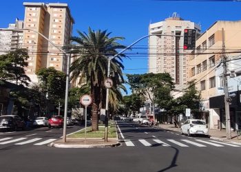 Avenida Herval com Rua Santos Dumont em Maringá - foto - LIGIANE CIOLA